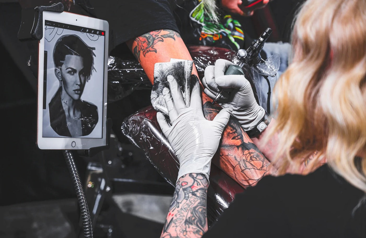 COMMENT UTILISER LA FONCTION D'AUTOMATISATION DE PROCREATE: VISUALISEZ VOS TATOUAGES SUR LE CORPS DU CLIENT